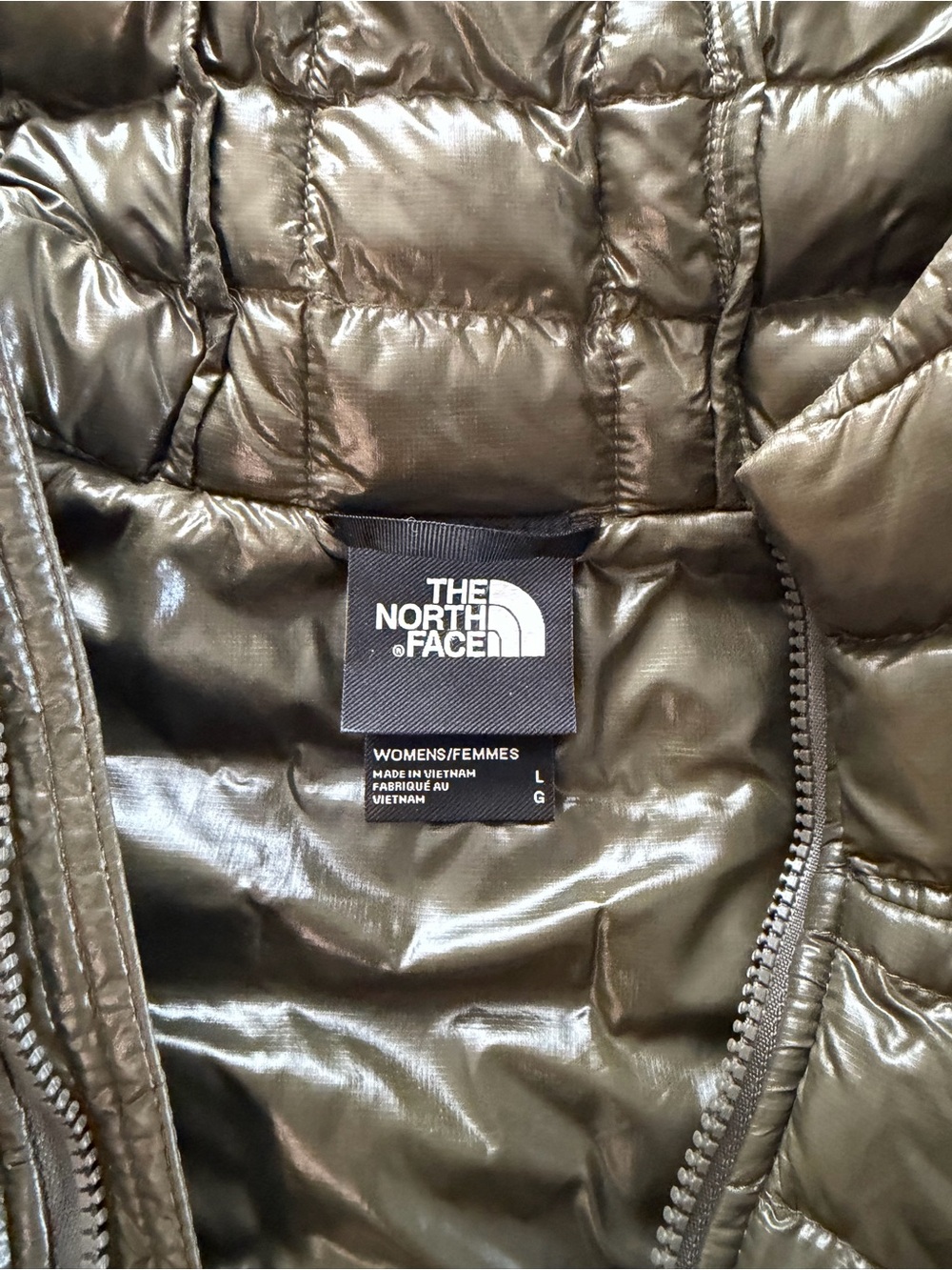 The North Face Shiny Olive Quilted Packable Jacket with Embroidered Logo - Picture 6 of 6